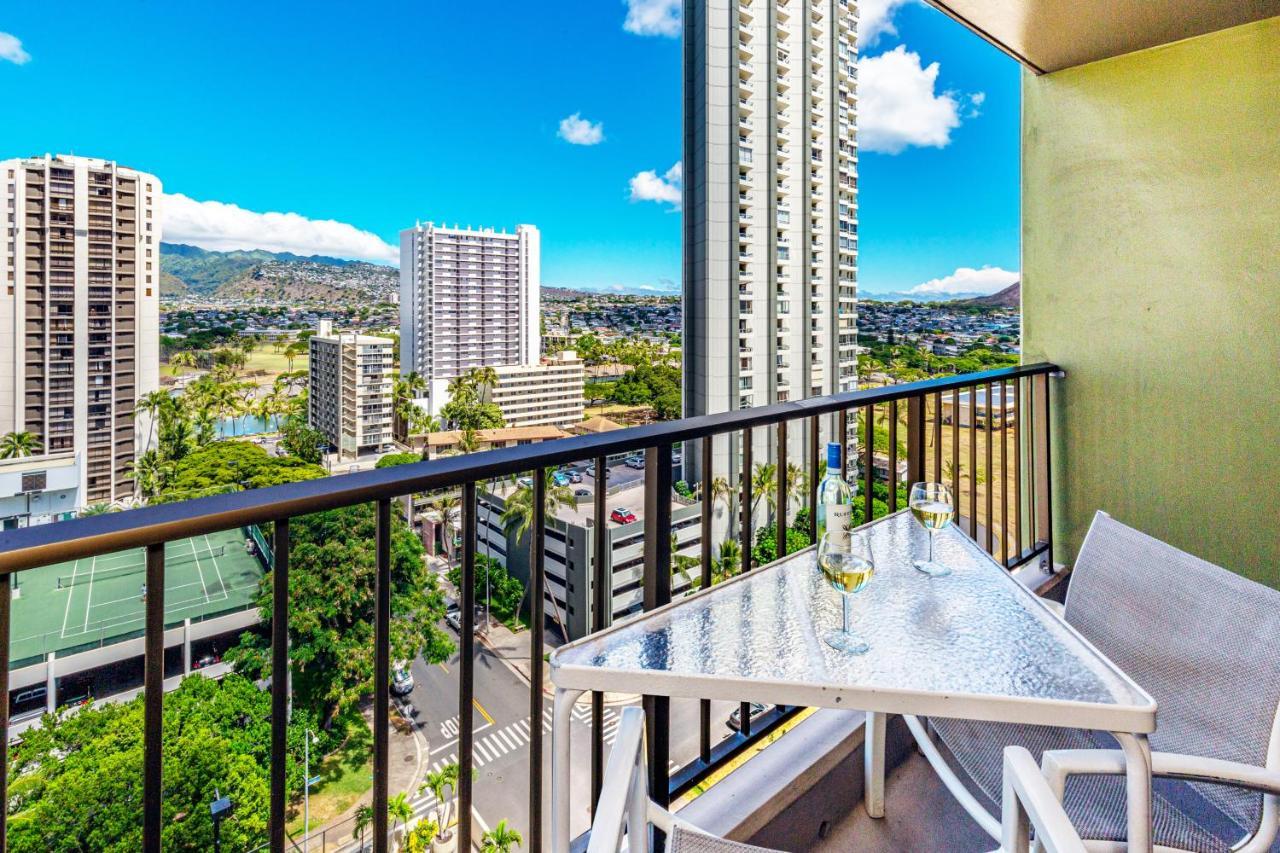 Mountain Views & Steps To Beach - Free Parking! Honolulu Dış mekan fotoğraf